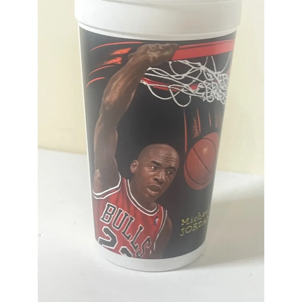 Vintage‎ 1996 NBA Looney Tunes All-Star Showdown McDonald's Cup Michael Jordan - Picture 3 of 3